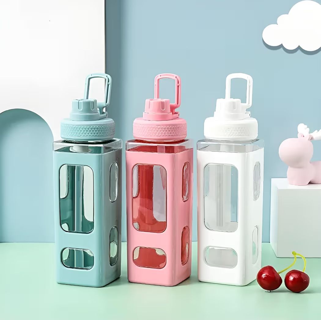 Kawai Sipper Water Bottle With Cartoon Sticker (900 ML)