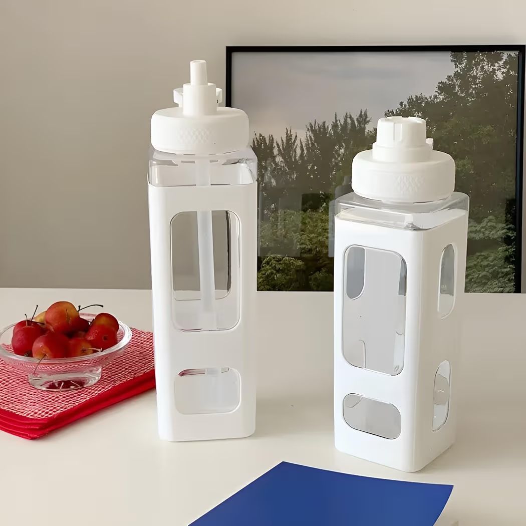 Kawai Sipper Water Bottle With Cartoon Sticker (900 ML)
